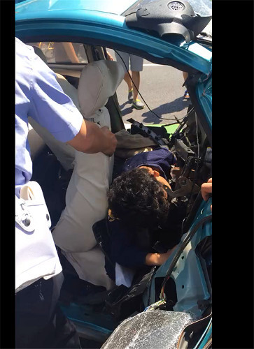 6次變道連撞4車(chē)